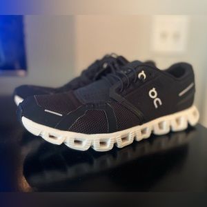 On-Running Cloud 5 Size 8 Women’s Tennis Shoes